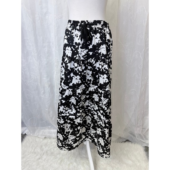 Time and Tru Dresses & Skirts - Time and Tru Womens Tiered Printed Maxi Skirt Black Soot Floral XXL 20 NEW